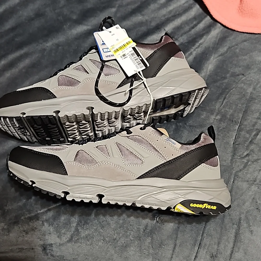 NWT MENS SNEAKERS BY SKETCHERS - Picture 5 of 5